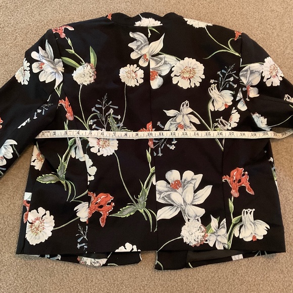 size petite XL, new condition, bust up to 42” inches, pretty flowers 🌸 blazer - Picture 6 of 11